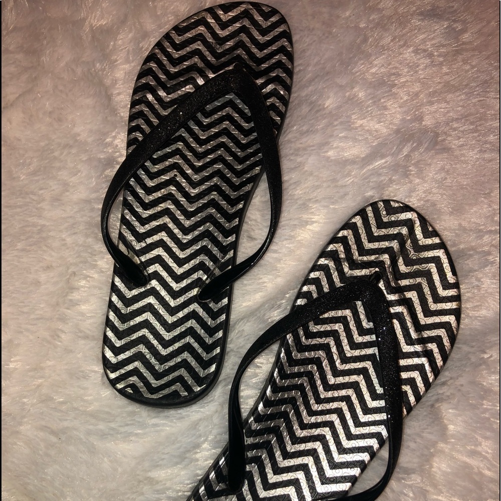 FLIP FLOPS